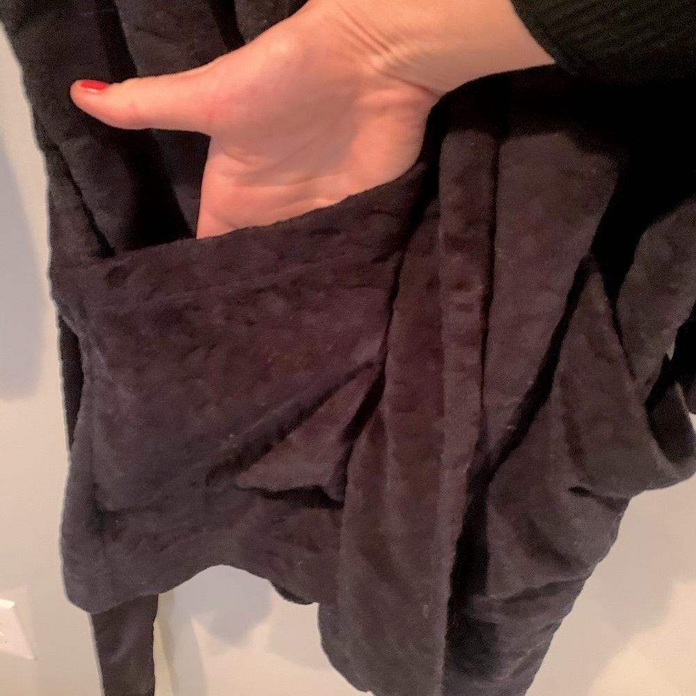 Plush Robe 🥰 - Picture 4 of 8